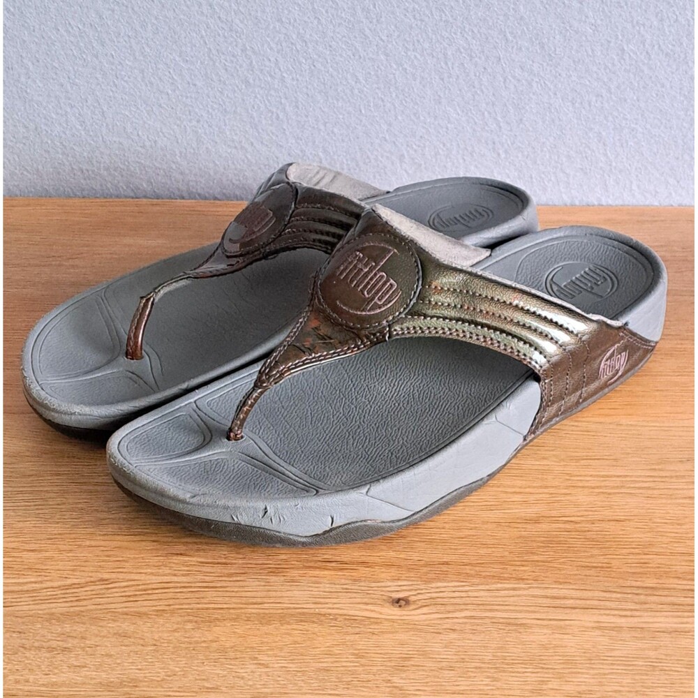 FitFlop Women’s 9 Bronze Patent Walkstar Toe-Post Sandals Slip-On Comfort